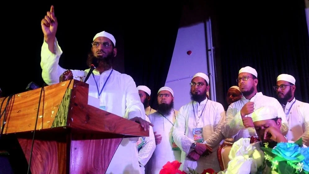প্রধানমন্ত্রীর হাতে সমস্ত ক্ষমতা না রেখে দপ্তরগুলোকে ভাগ করে দেওয়ার দাবি মামুনুল হকের